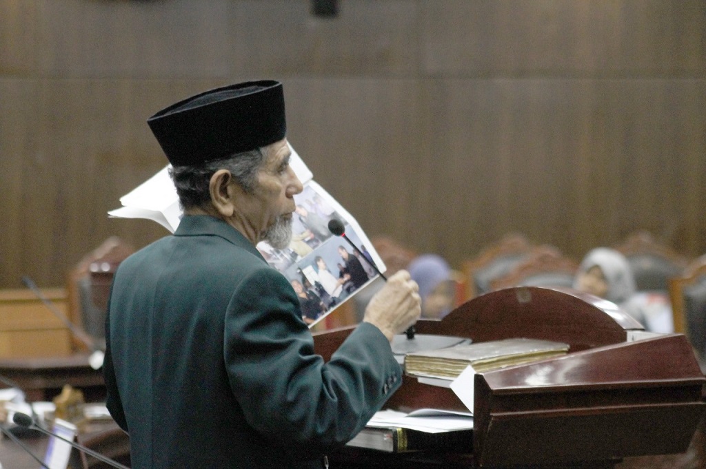 Kisah Ustaz Amin Djamaluddin, Skakmat Majelis Hakim Kasus Ahmadiyah